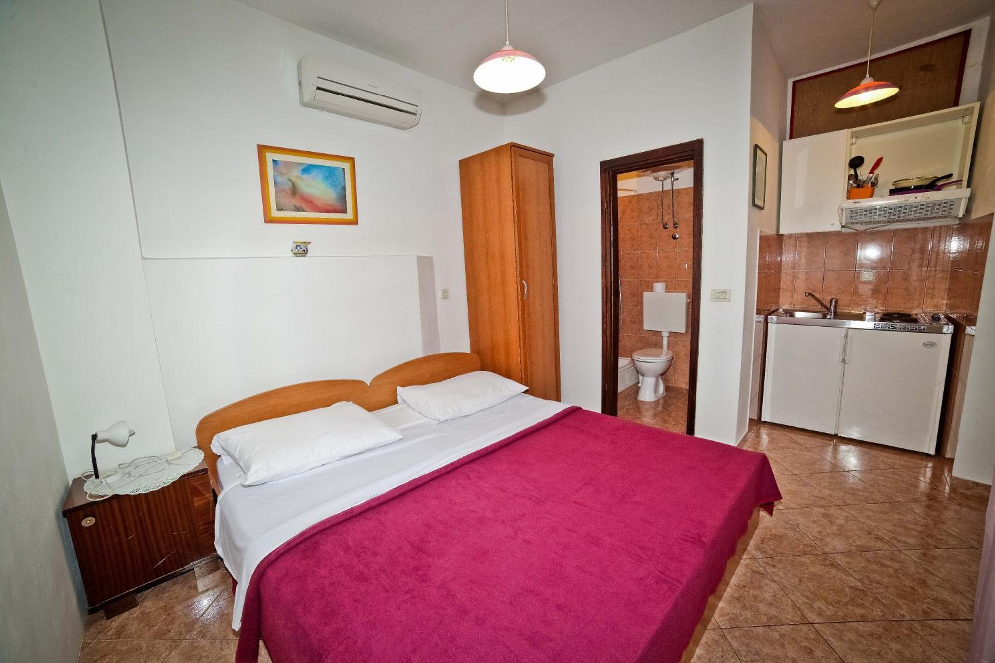 Guest House Maja Split Exteriör bild